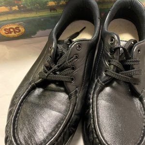Slightly used pair of black SAS TAKE TIME SIZE 8m